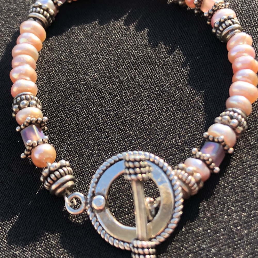 Pink freshwater pearl bracelet with toggle clasp